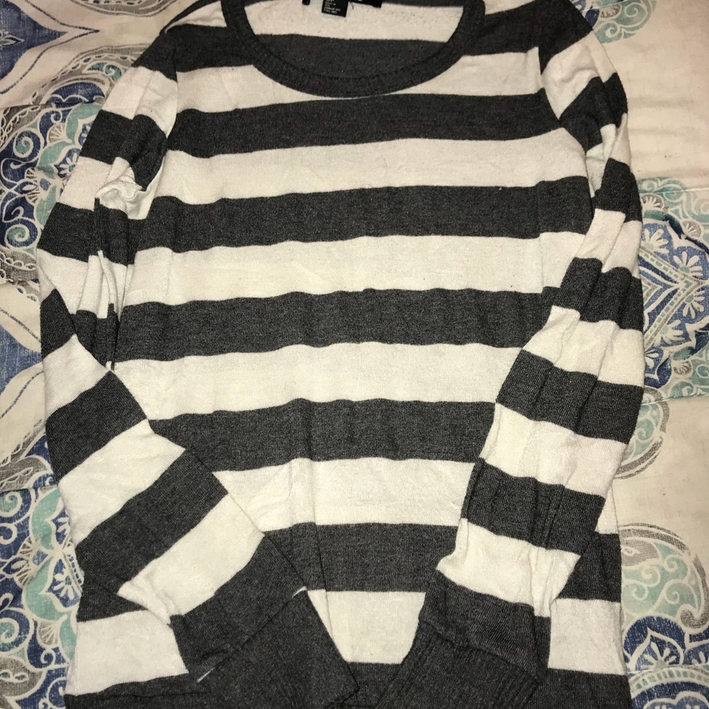 small stripped forever 21 sweater/ long sleeve